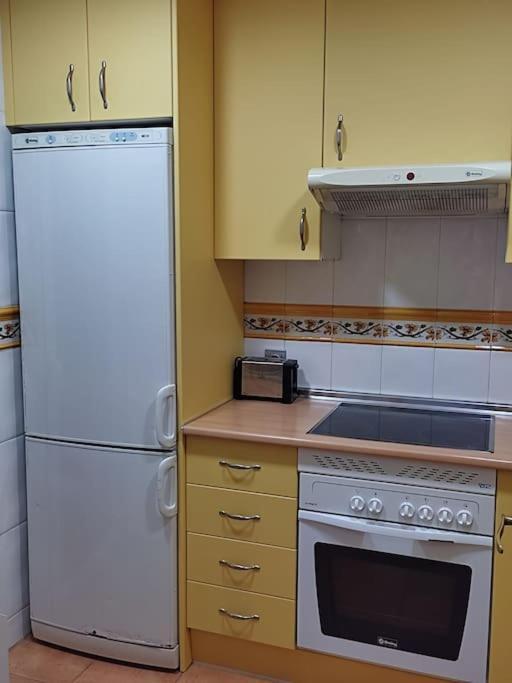Apartamento Renovado En El Centro De เบนัลมาเดนา ภายนอก รูปภาพ